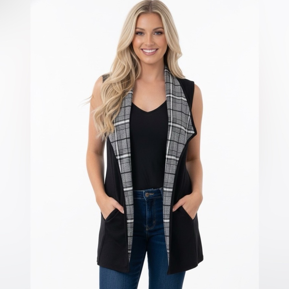 Flamingo Urban black & white plaid knit cardigan with pocket size medium